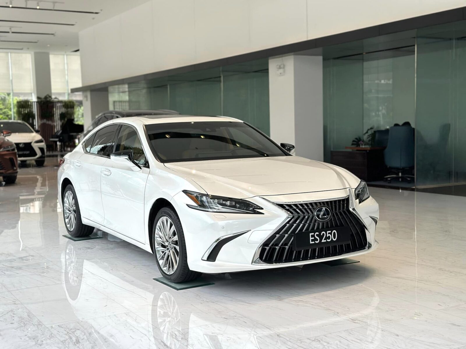 Lexus ES 250 tại Lexus thăng Long